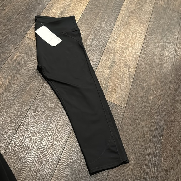 Fabletics capri pants - Picture 2 of 6